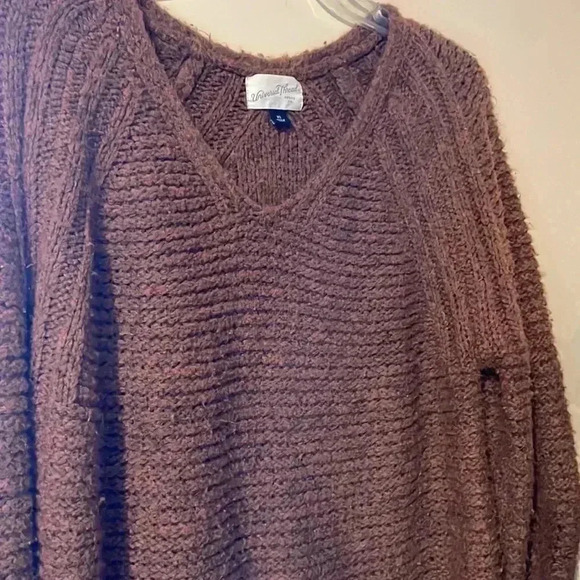 Universal Thread Women’s XS V Neck Sweater - Picture 2 of 6